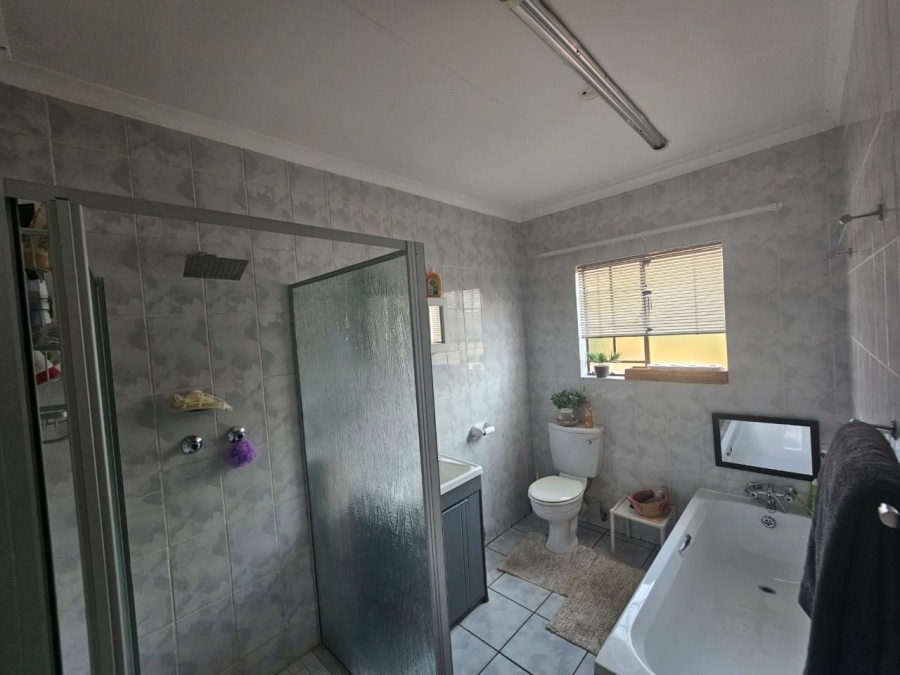 3 Bedroom Property for Sale in Safari Gardens North West
